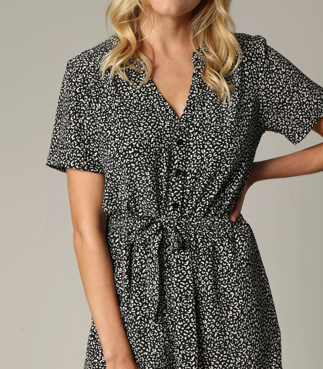 ASUKA - Damesshort met dierenprint en verstelbare taille