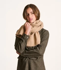 Beige gebreide sjaal met pailletten