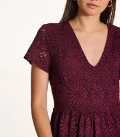 Bordeaux midi-jurk van kant met korte mouwen