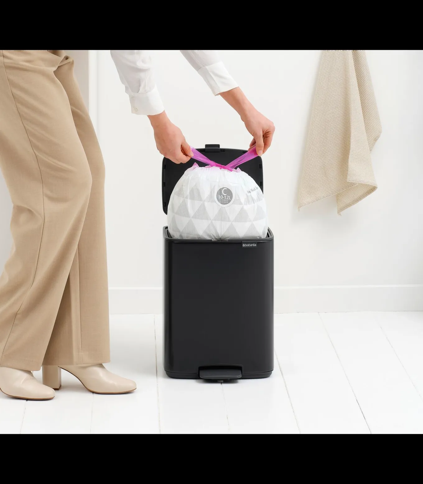 Brabantia Bo Pedaalemmer, 12 liter, stil sluitend, kunststof binnenemmer - Matt Black