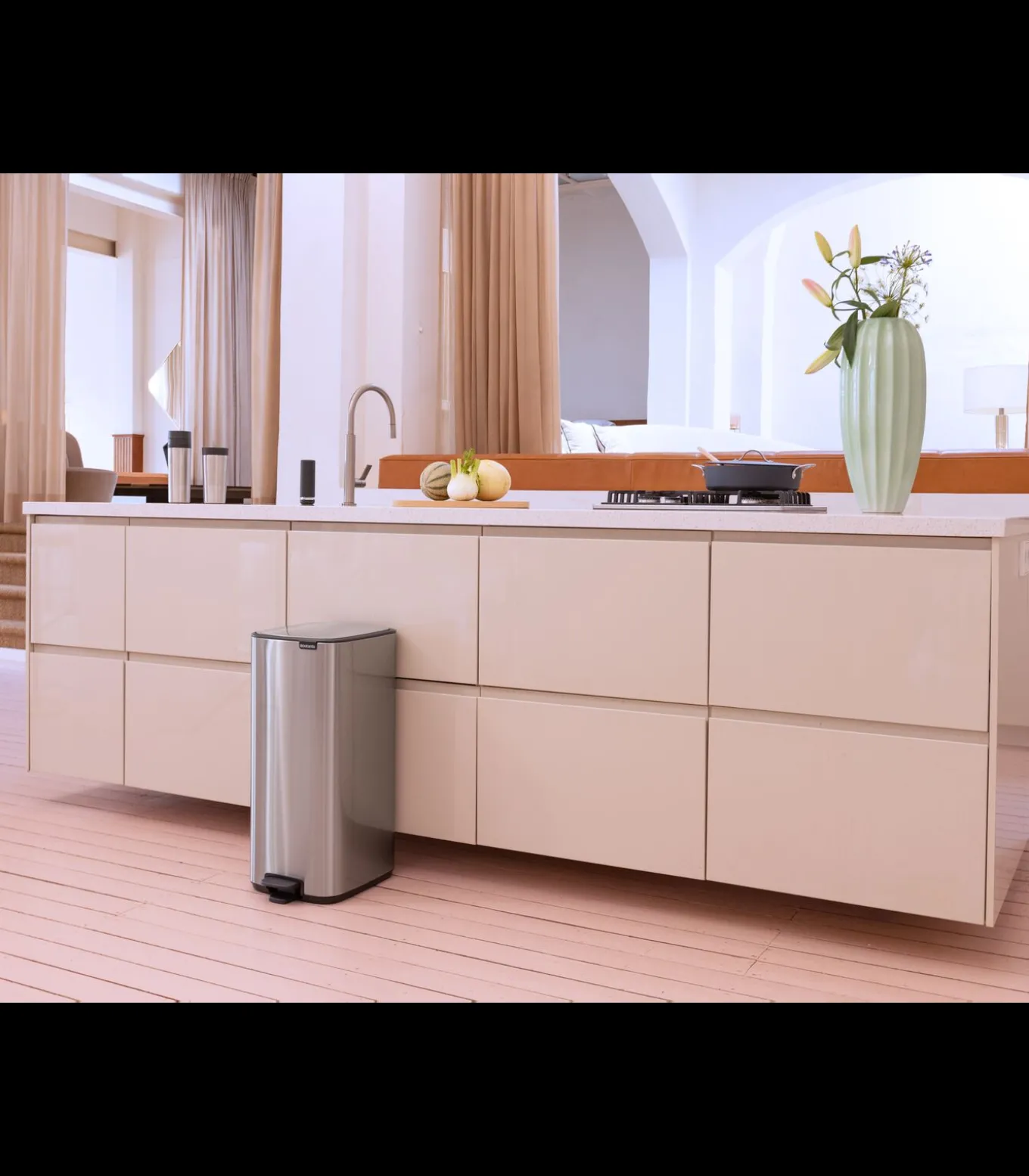 Brabantia Bo Pedaalemmer, 30 liter, stil sluitend, kunststof binnenemmer - Matt Steel Fingerprint Proof