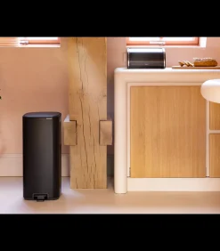 Brabantia Bo Pedaalemmer, 30 liter, stil sluitend, kunststof binnenemmer - Matt Black
