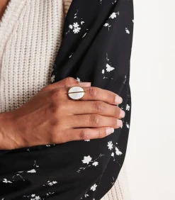 Gouden ronde ring met parelmoer