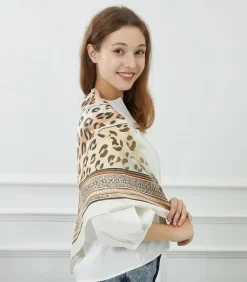 Grote vierkante zijden sjaal Original Leopard Zoé
