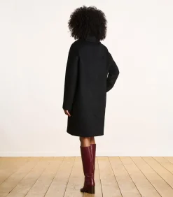 Halflange zwarte mantel met wollen borduurwerk