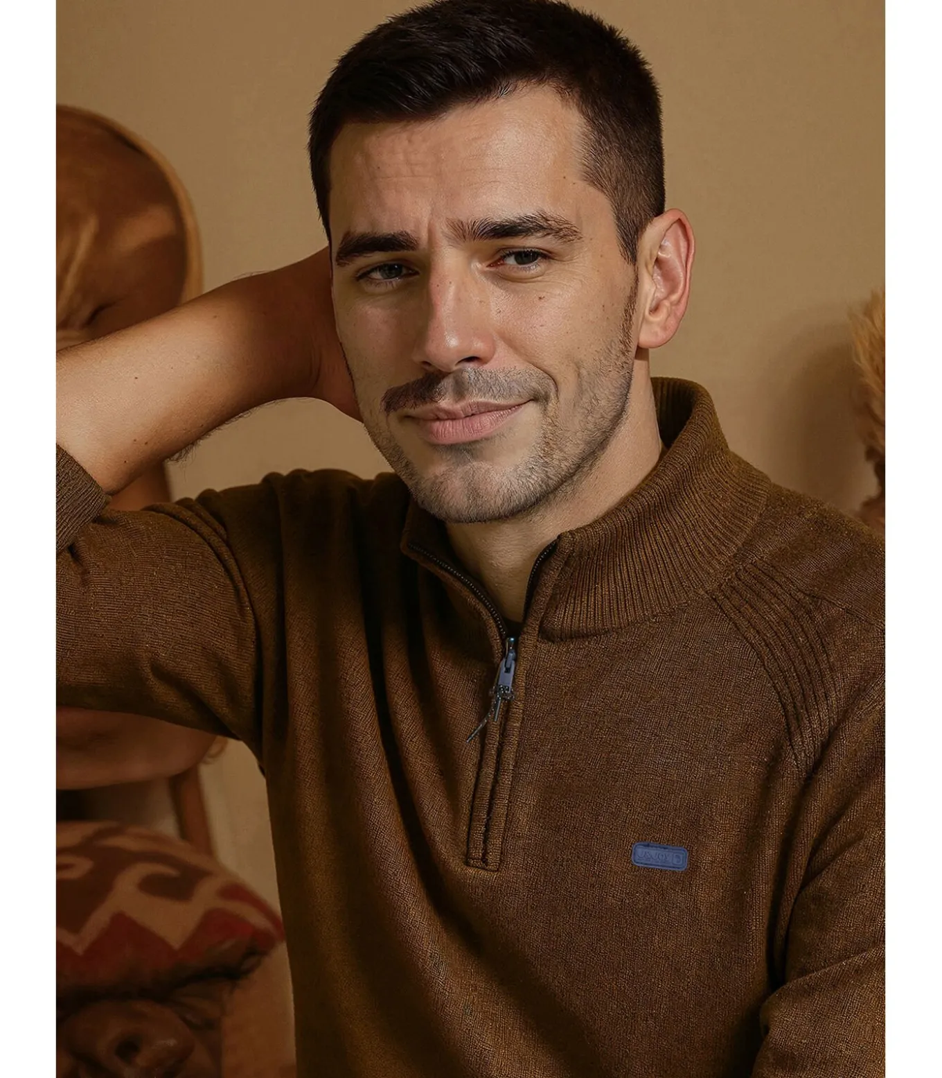 Kaki herentrui met ritskraag