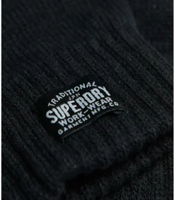 Klassieke gebreide dameshandschoenen