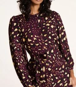 Korte jurk met knopen en bordeaux luipaardprint