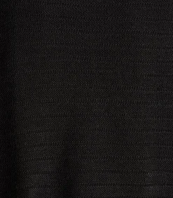 Korte zwarte jurk van gebreide stof met lange mouwen