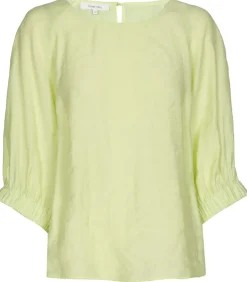 Limoen kleurig bloesje met driekwart mouw en rekker afgewerkt