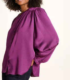 Losse paarse satijnen blouse