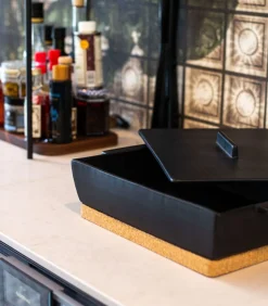 Luxe - Keramiek - Ovenschaal met deksel - Inclusief onderzetter van kurk - Zwart