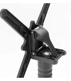 Set van zwart marmeren verstelbare terrastafel en 2 groene stoelen