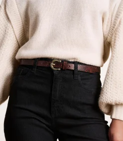 Smalle bruine leren riem met pythonprint en hoefijzervormige gesp