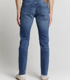 Tapered fit jeans