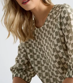 Vlot bloesje met print in olijfkleur en ecru