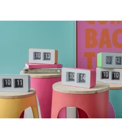 Wandklok Funky Flip - Heldergeel - 7x17.7x9.2cm