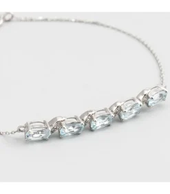 Witgouden armband met diamanten en topaas