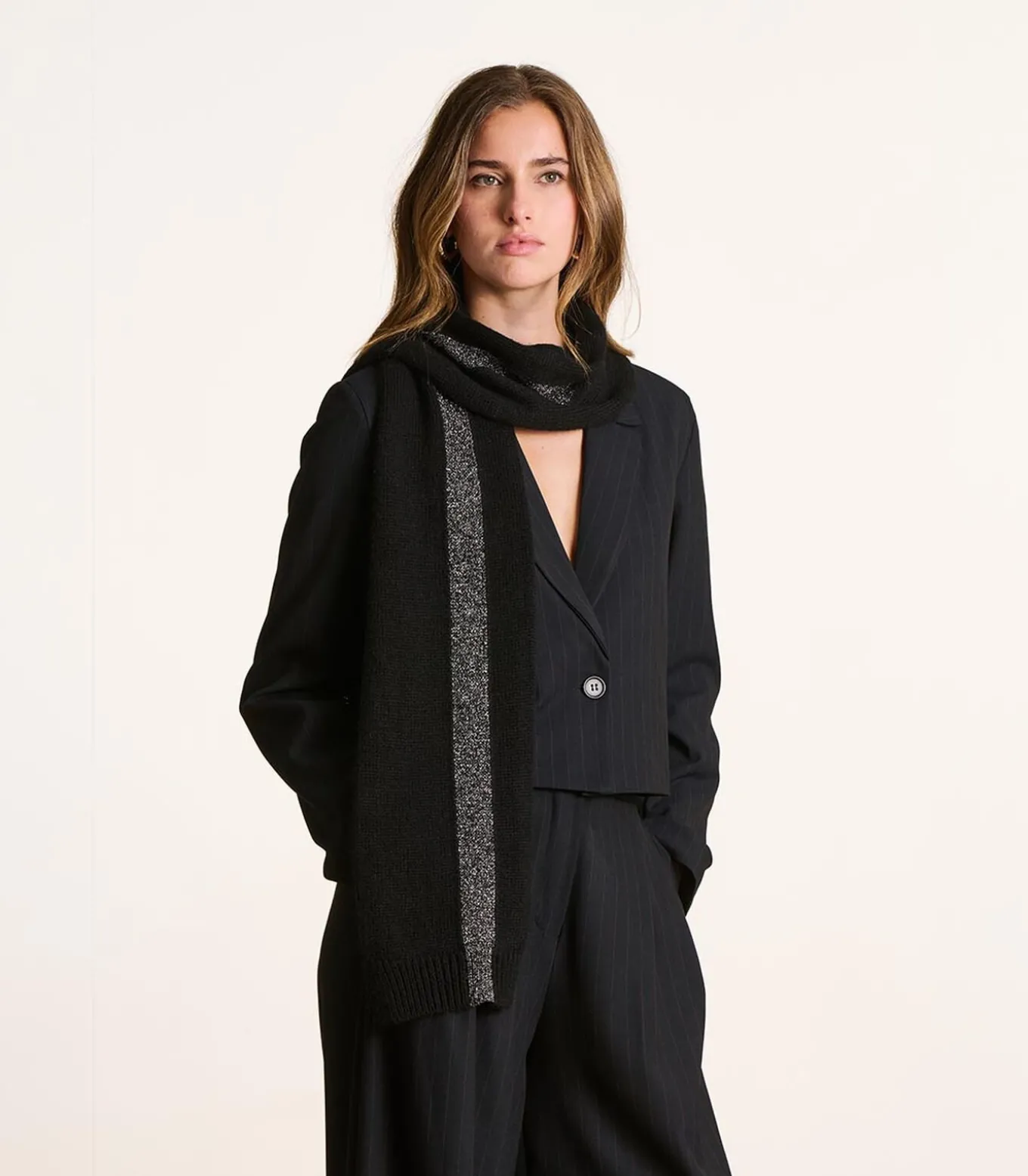 Zwarte gebreide sjaal met zilveren lurex