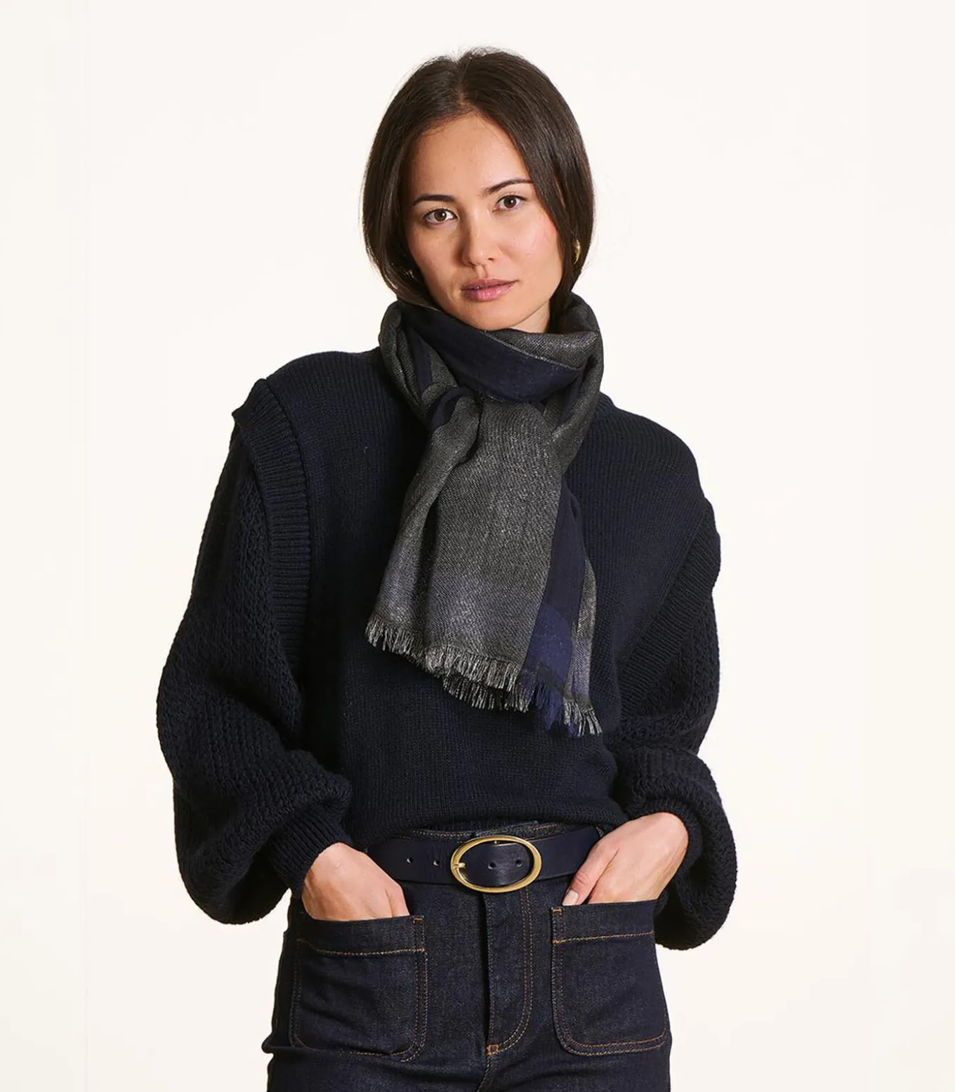 Zwarte sjaal van glanzende wol en katoen